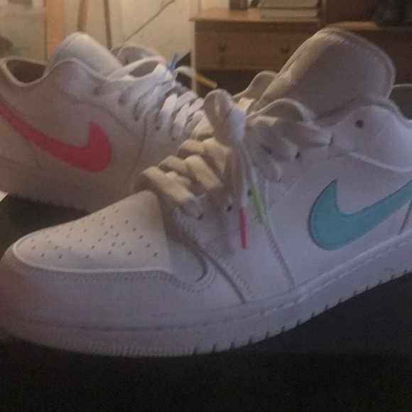 Air Jordan one retro lows 10.5 - Picture 3 of 5